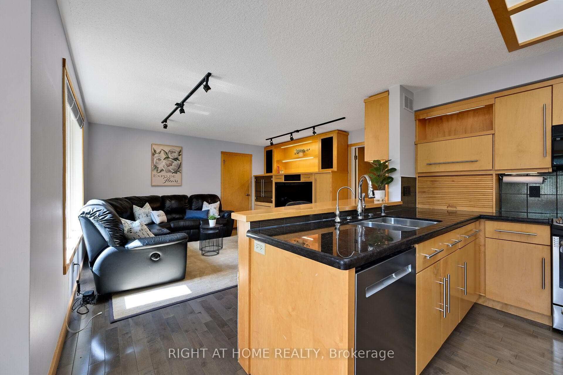 33 Walnut Drive photo 11
