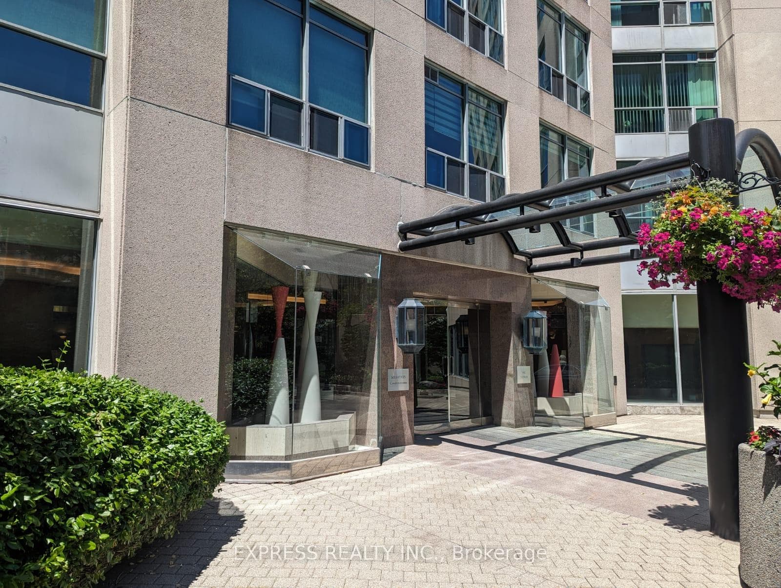 942 Yonge Street Unit 815 photo 1