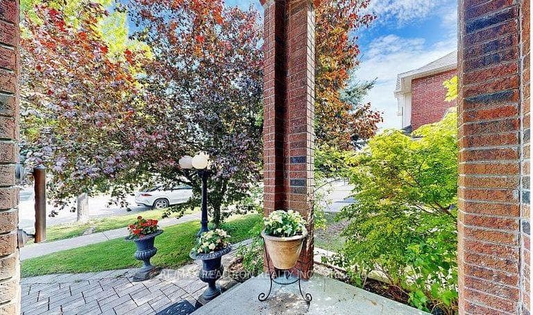 215 Drummond Drive photo 2
