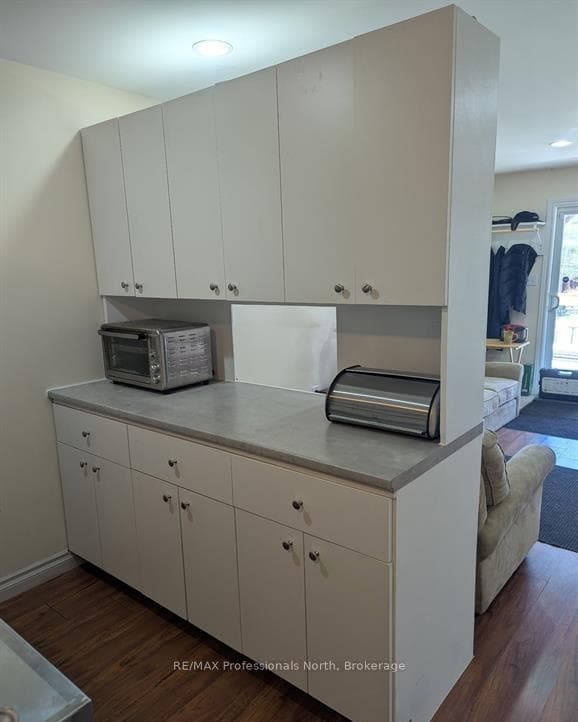 Lower level 2 bedroom apartment