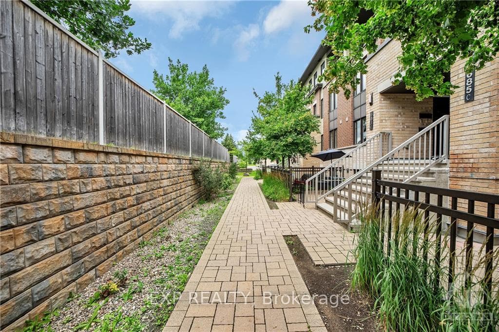 685 SUE HOLLOWAY Drive Unit C photo 29