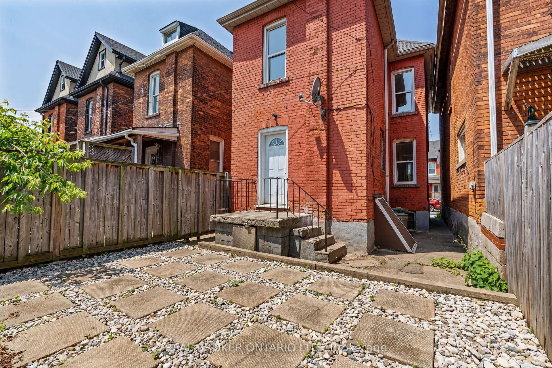 40 Ashley Street photo 23