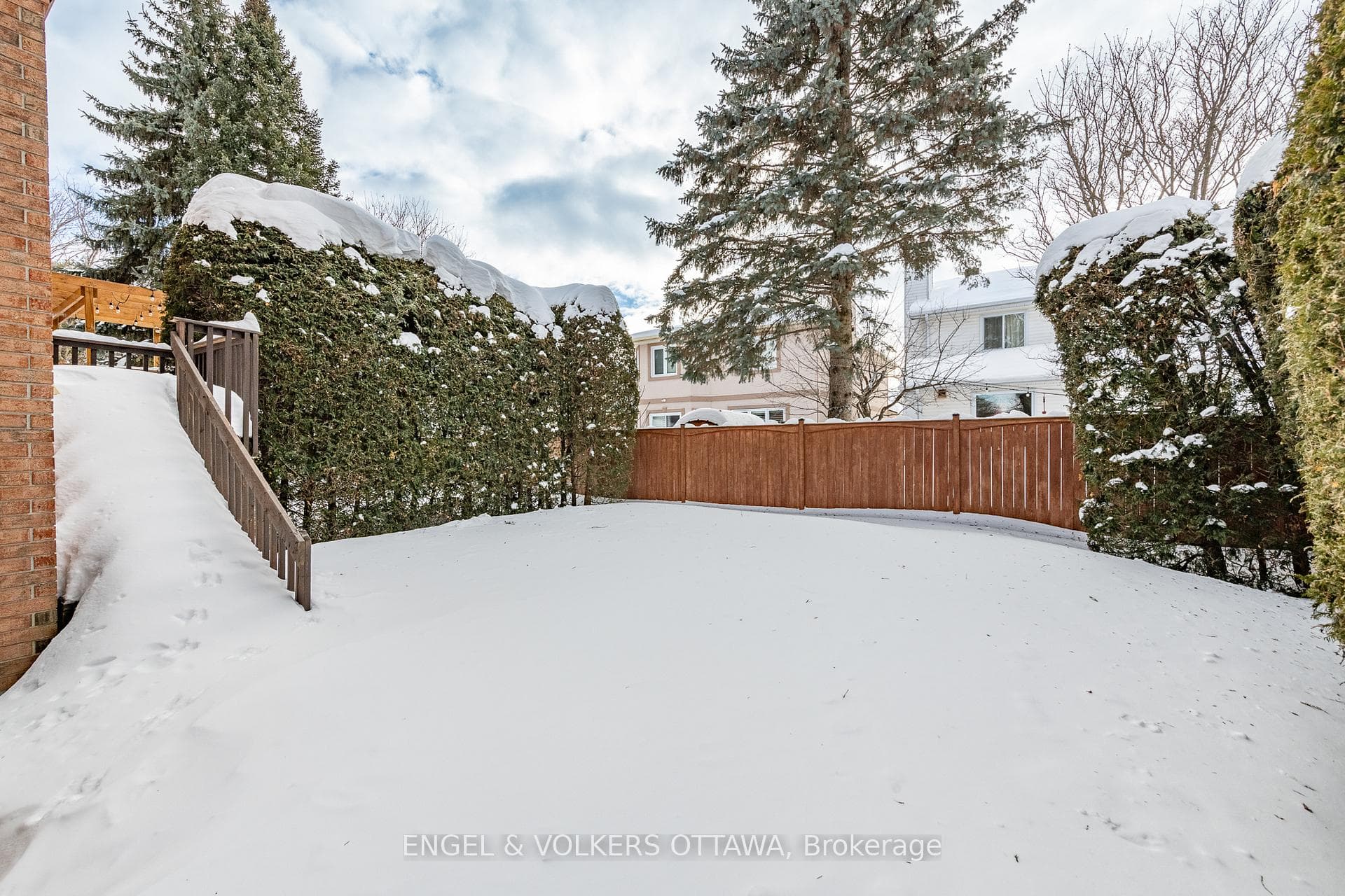 99 Dunbarton Court photo 39