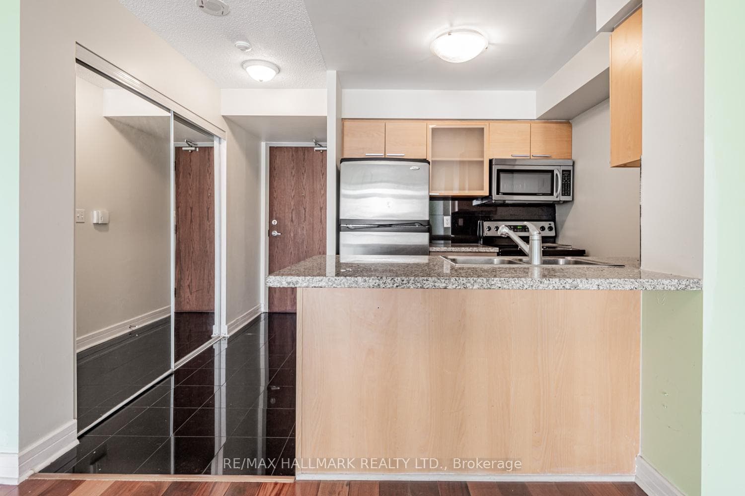 18 Harrison Garden Boulevard Unit 1402 photo 5