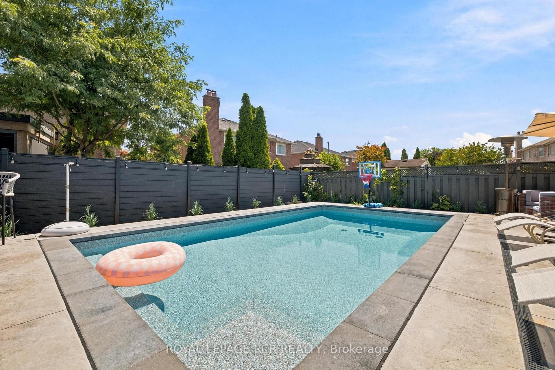 194 Andy Crescent photo 34
