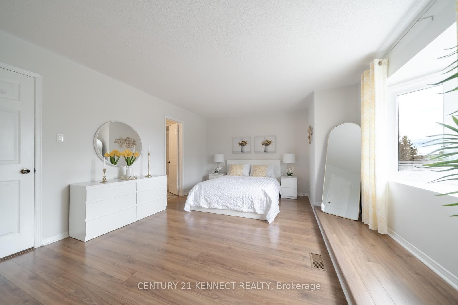 805 Playter Crescent photo 24