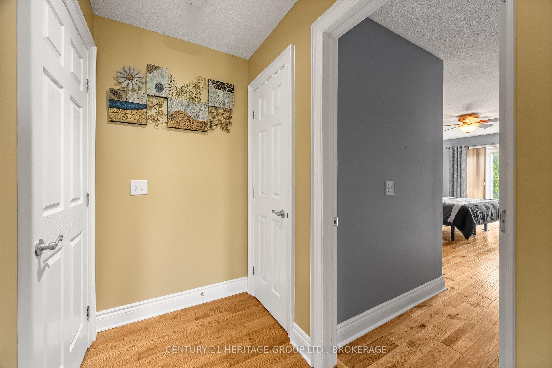 100 BRITANNIA Crescent photo 29