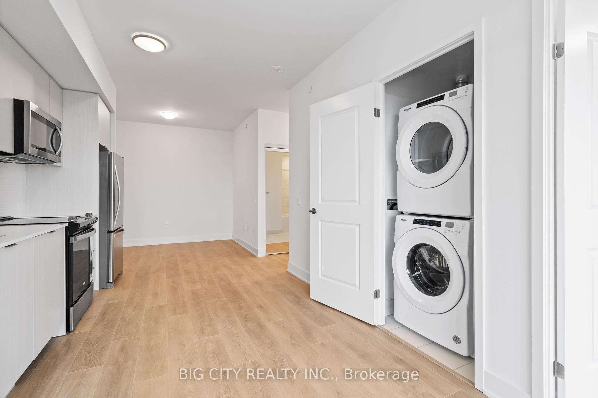 204 Burnhamthorpe Road Unit 905 photo 8