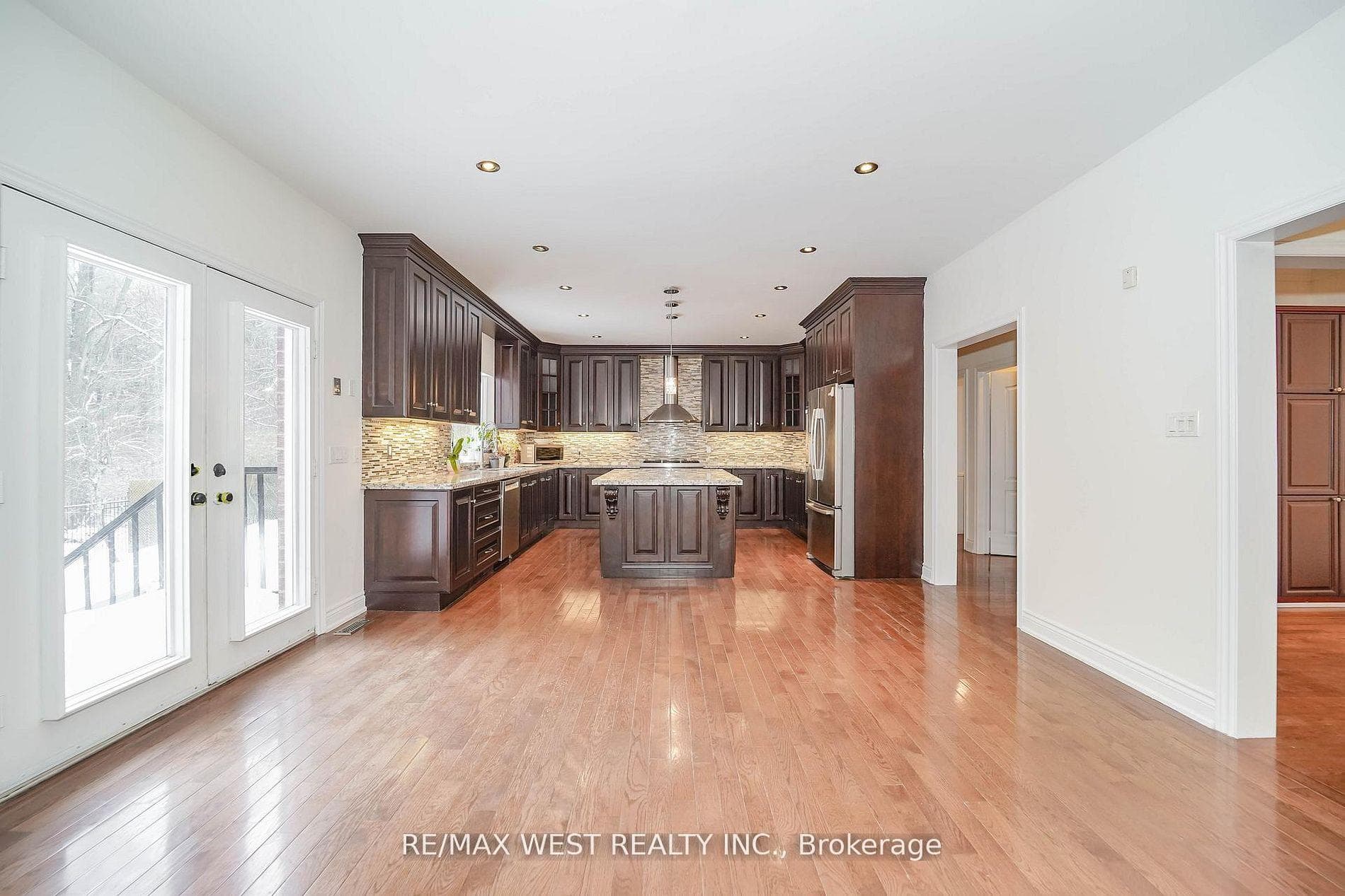 81 Woodview Drive photo 14