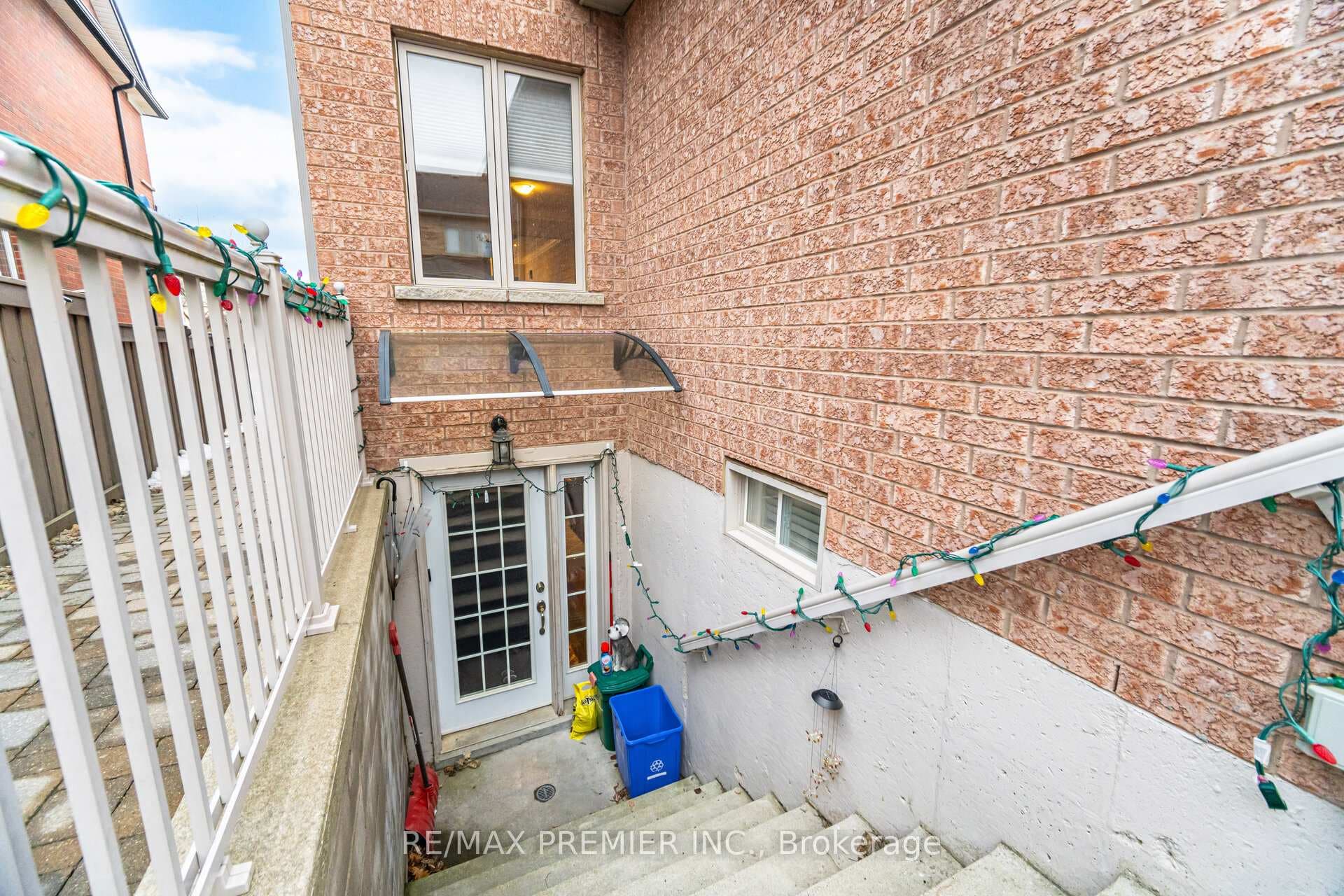 56 Stark Crescent photo 30