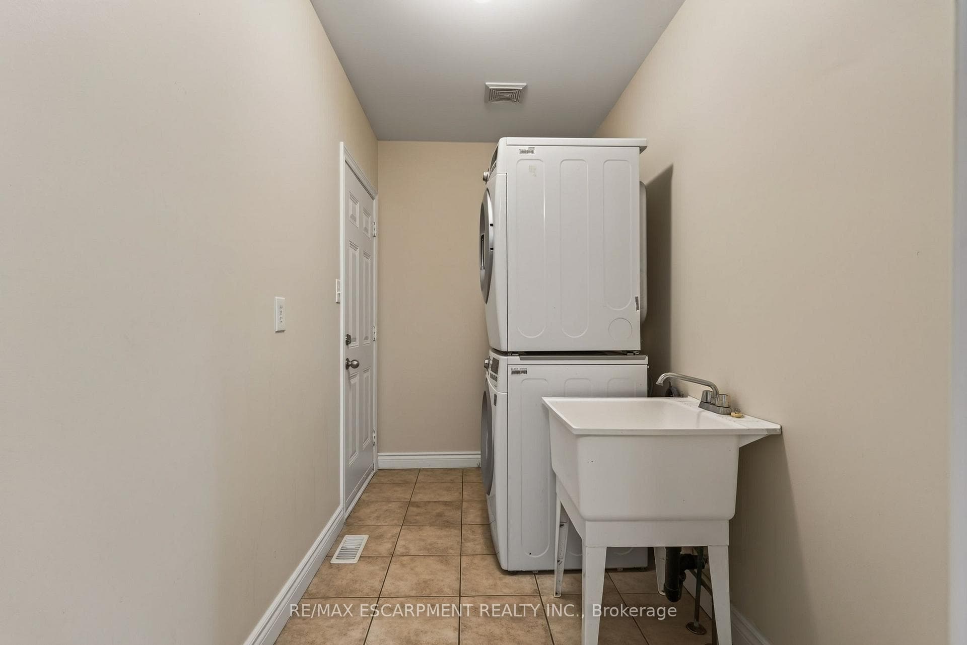 1079 Tupper Drive photo 17
