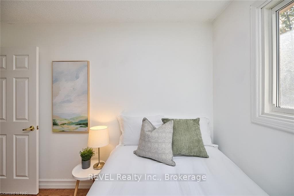110 STRADA Boulevard photo 25