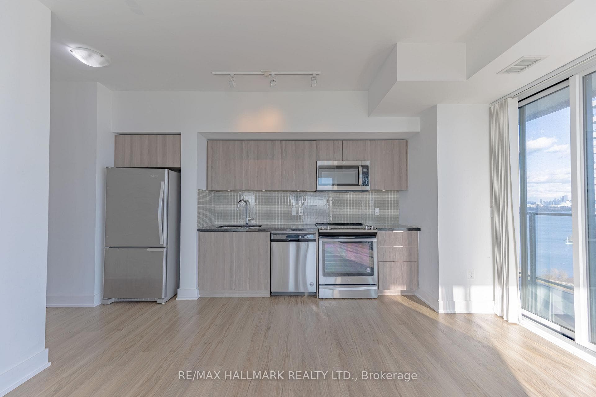 30 Shore Breeze Drive Unit 1818 photo 5
