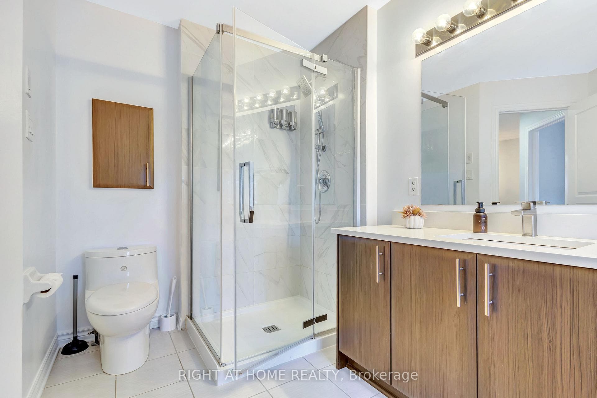 Upgraded Full Bathroom -Second Level