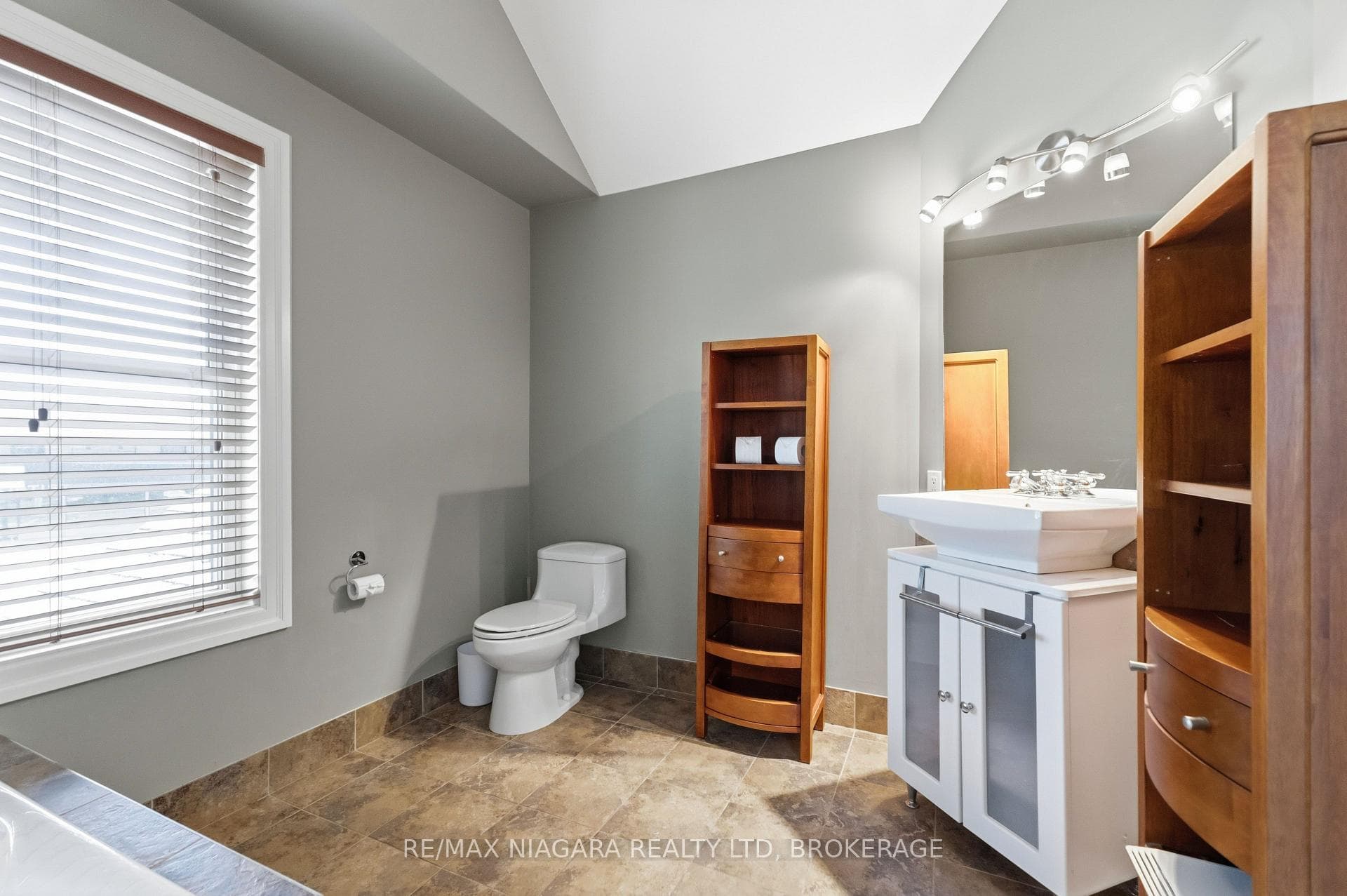291 Vine Street photo 30