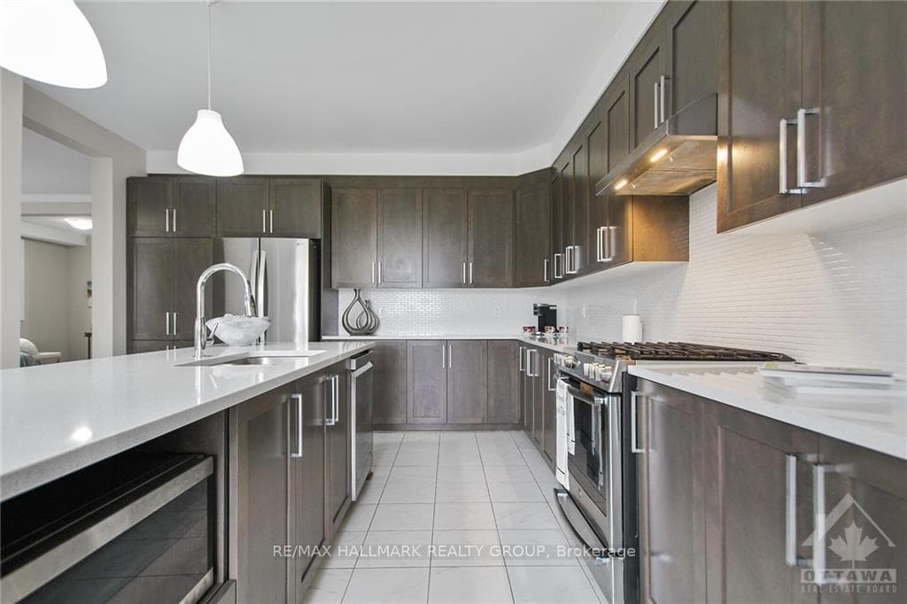 146 DISCOVERY Crescent photo 14