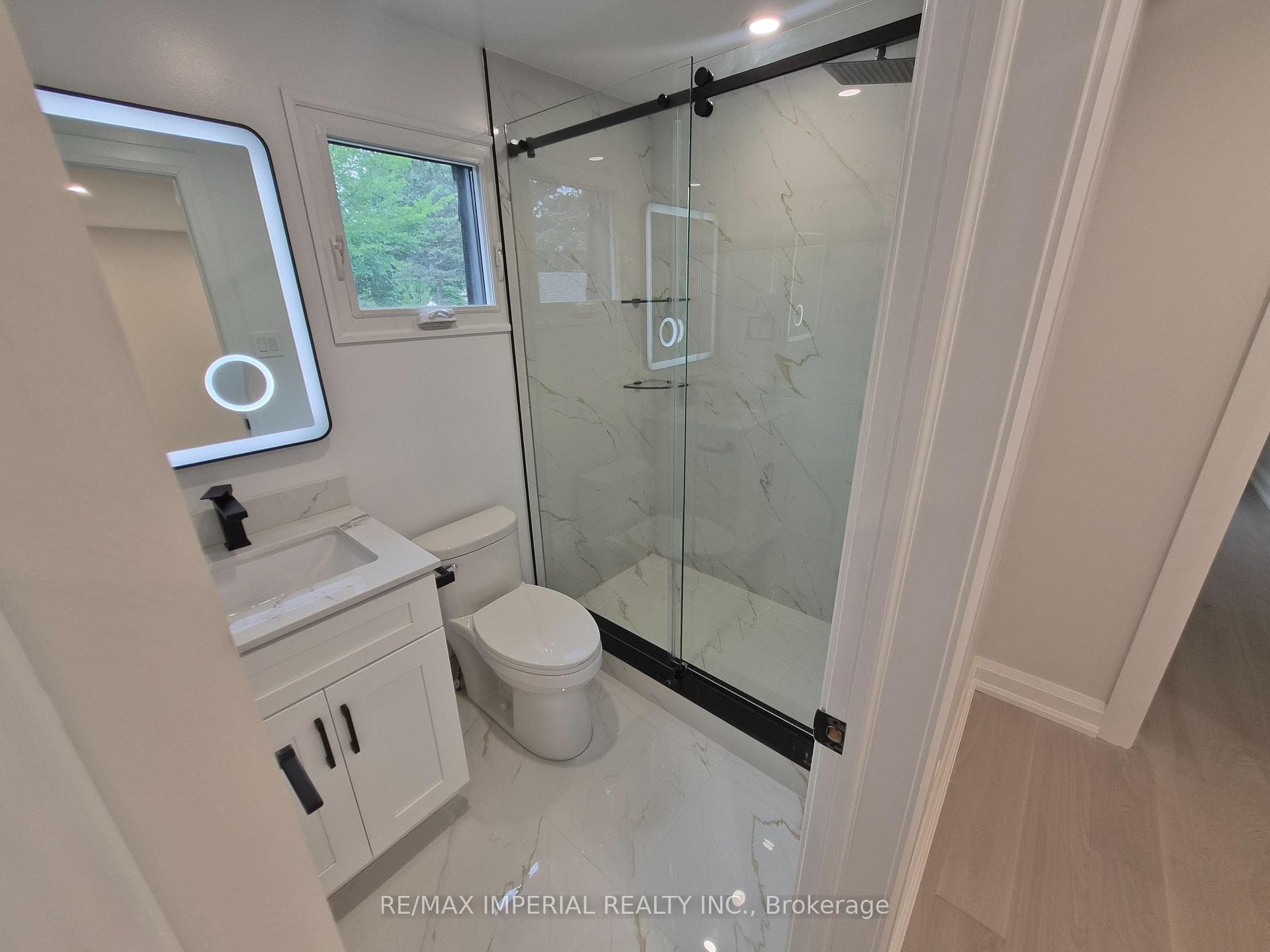 191 Avenue Road photo 26