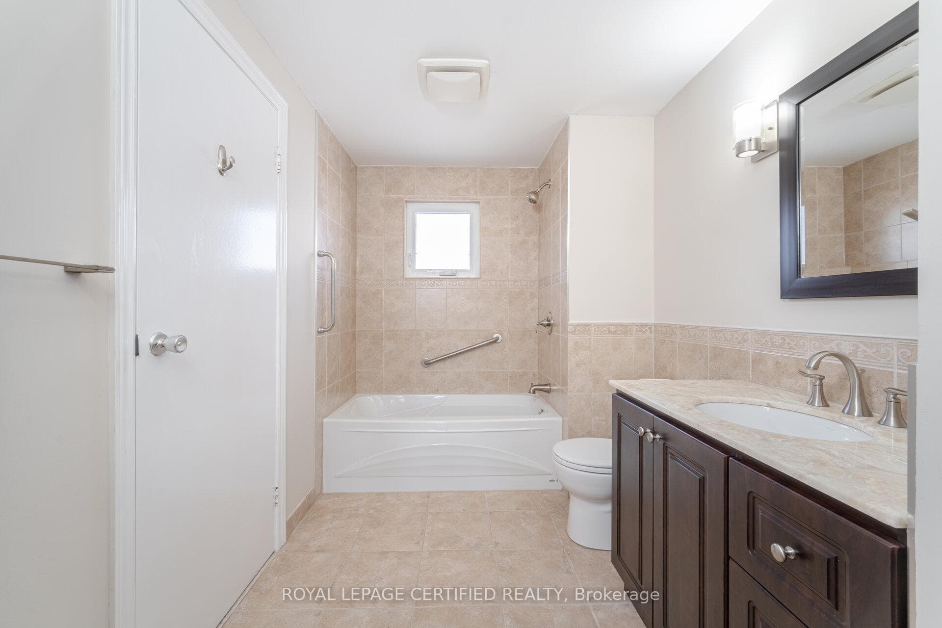 12 Grovetree Place photo 23