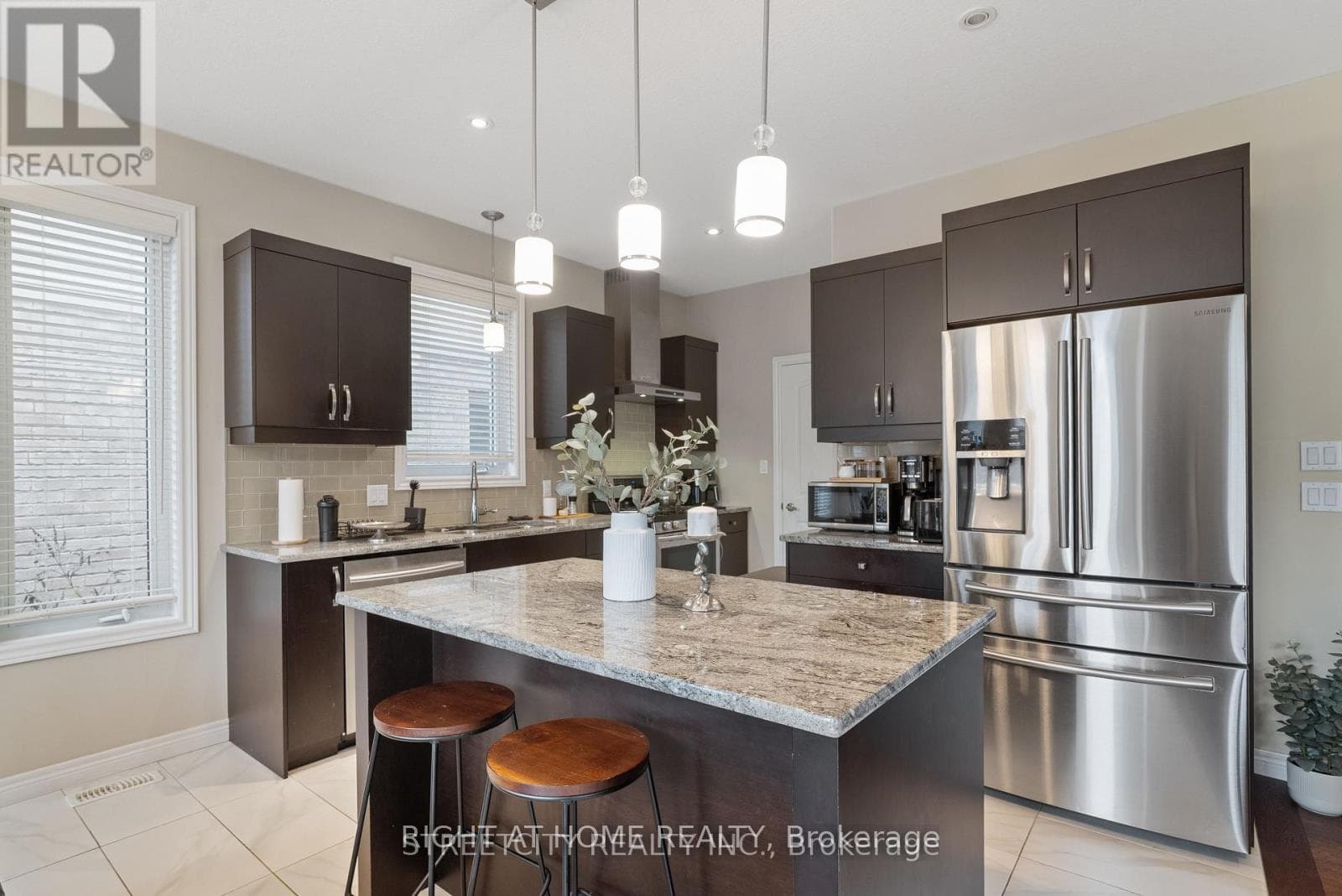 402 TANSBURY Street photo 12