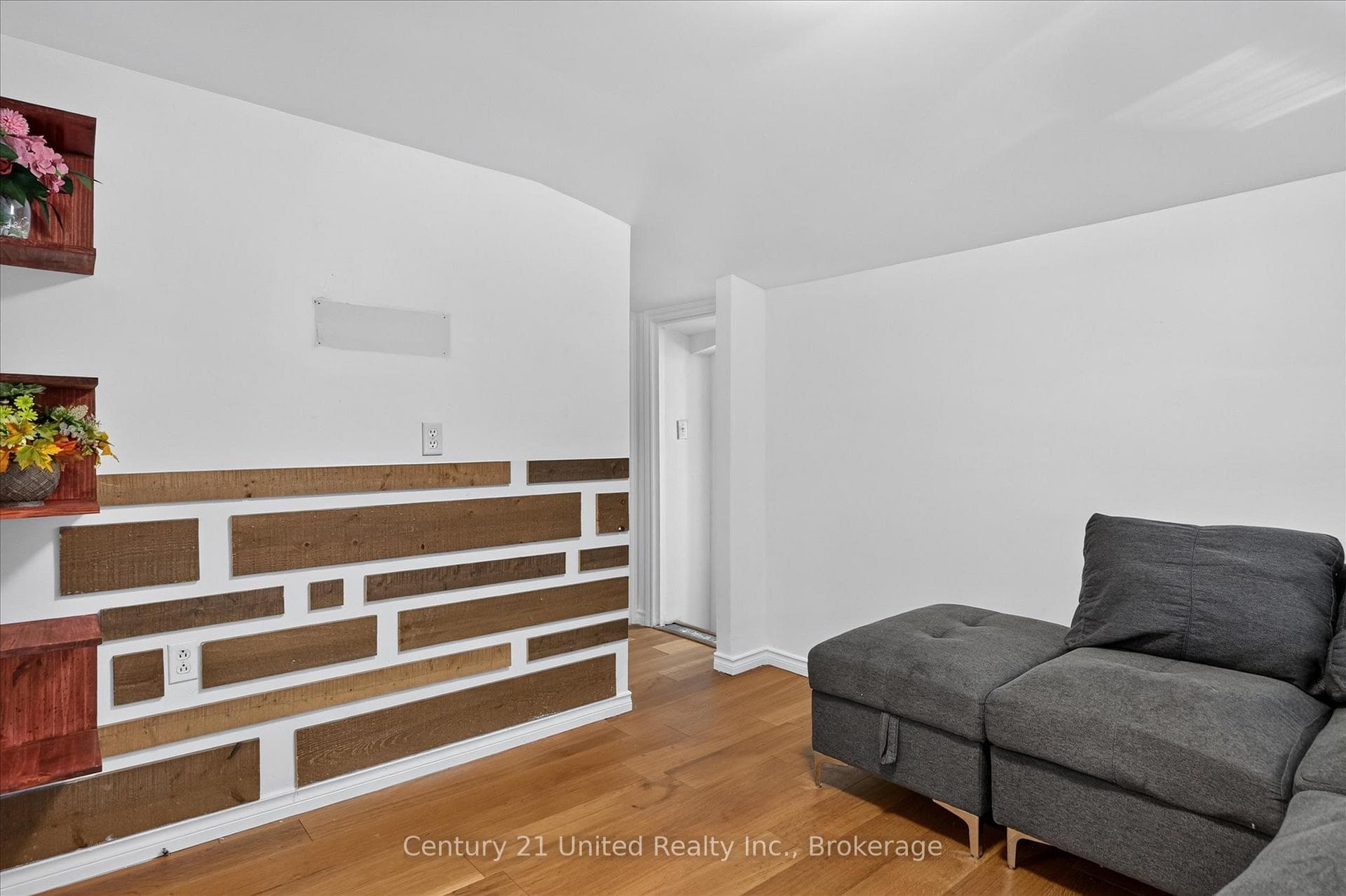 688 St Marys Street photo 19