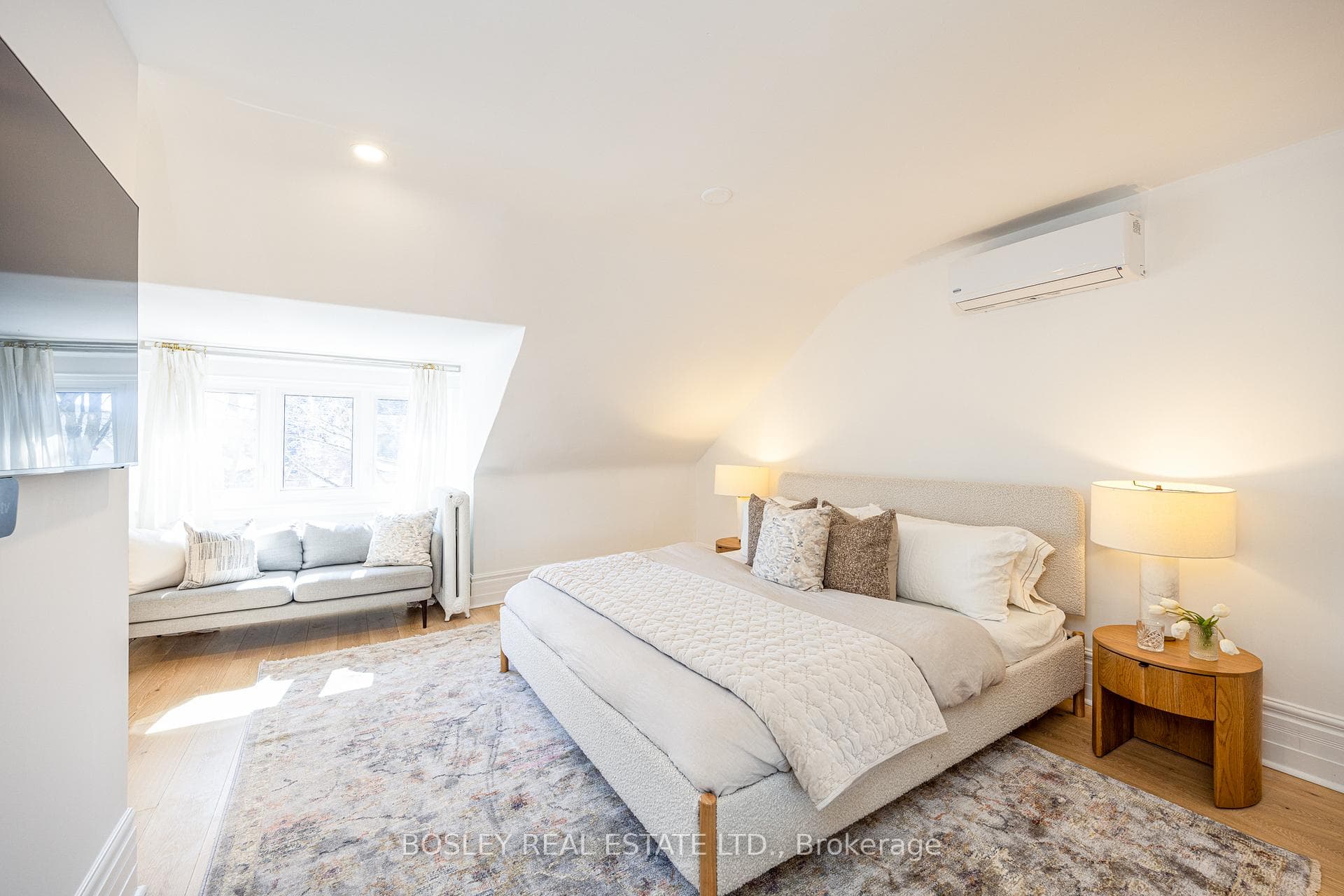 110 Grenadier Road photo 30