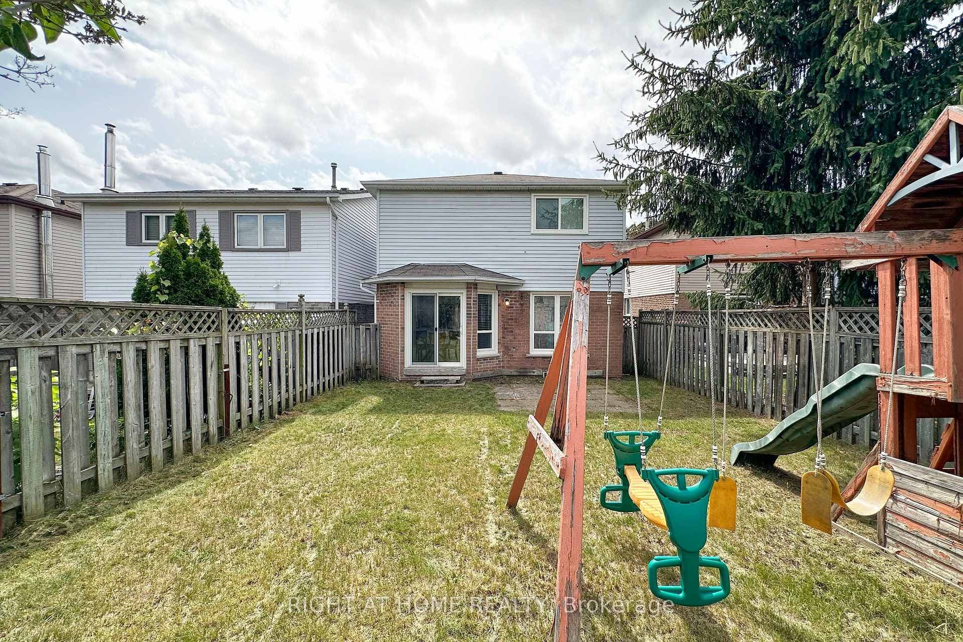 865 Attersley Drive photo 25