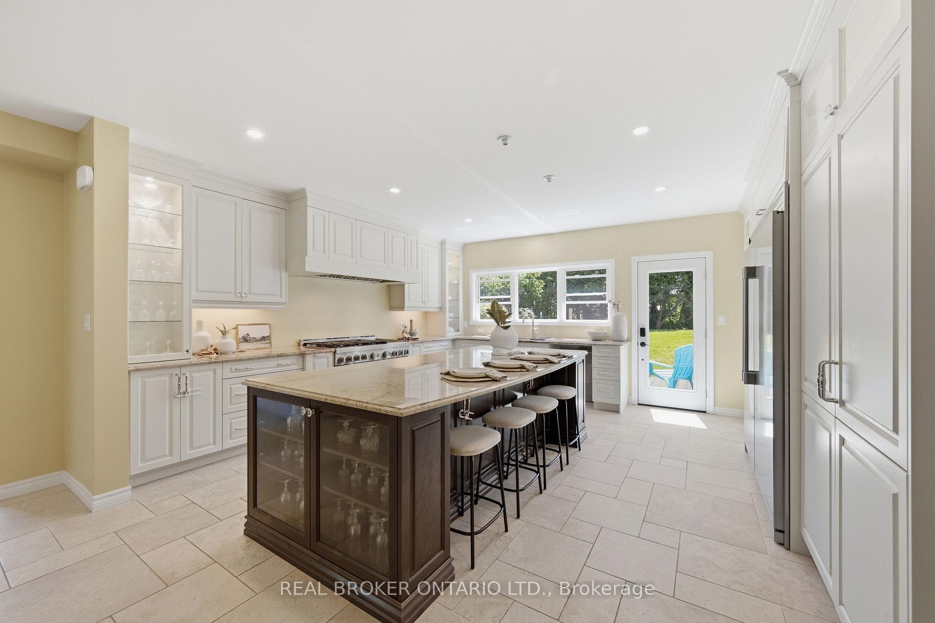 Spacious Island with plenty of room to entertain
