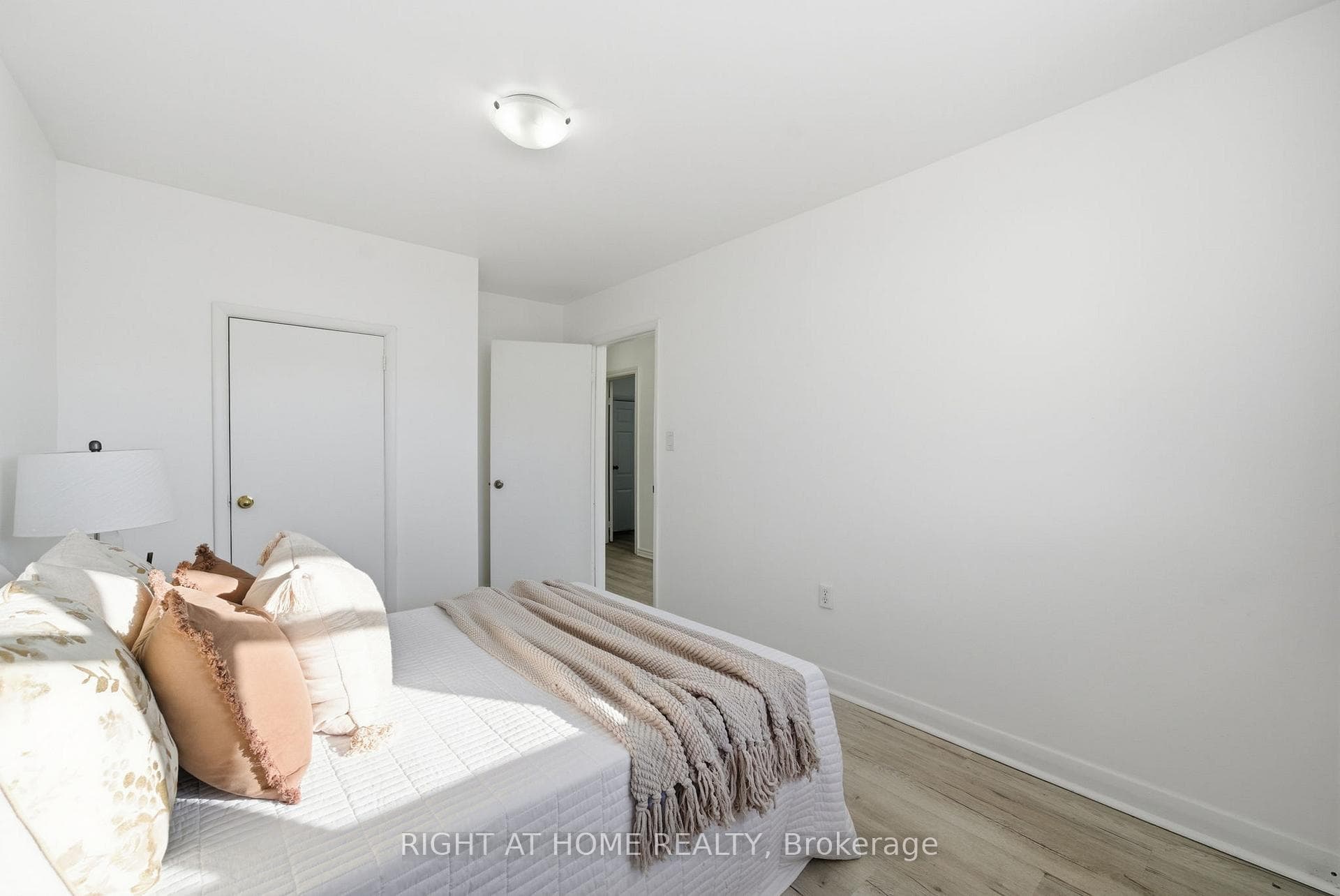 708 Carnegie Avenue photo 19