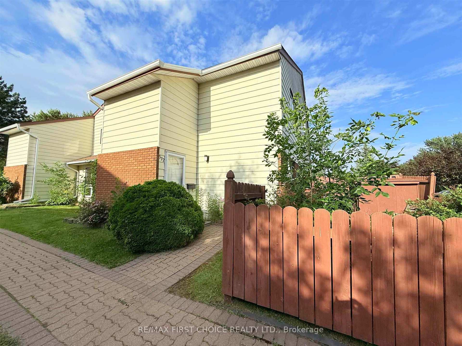 592 Pasteur Road photo 20