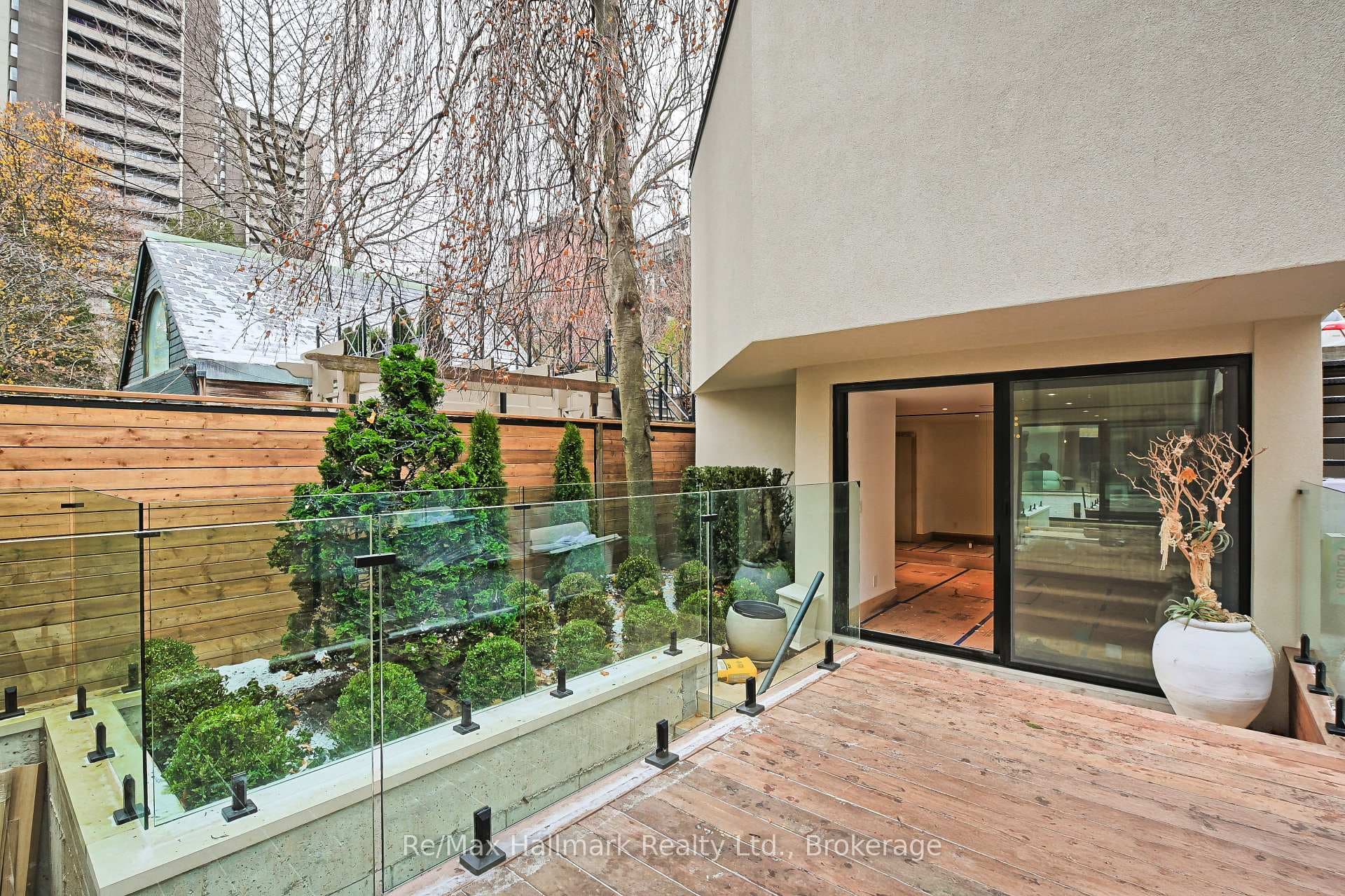 63 Pears Avenue photo 29