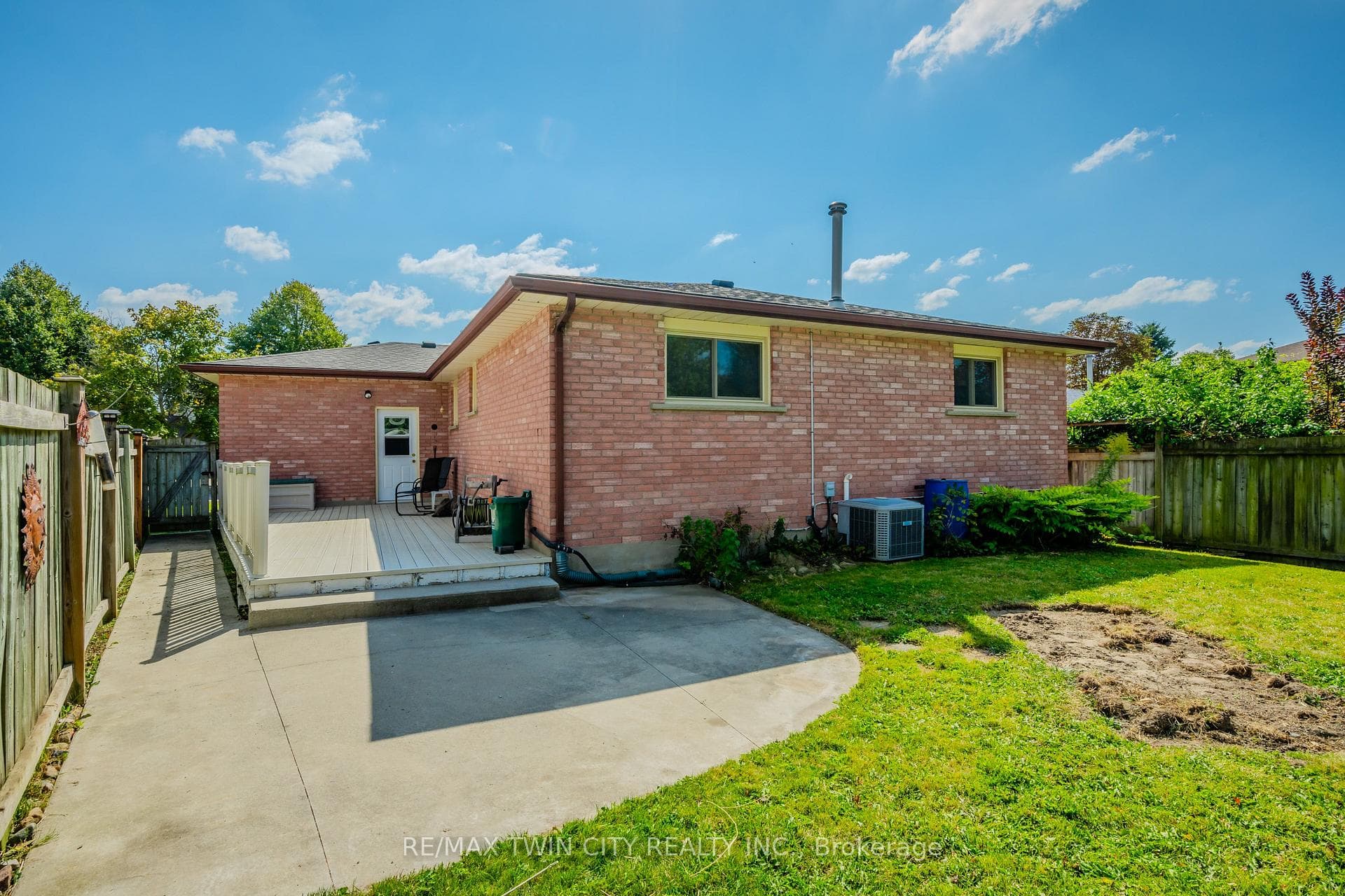 79 ERINBROOK Drive photo 33
