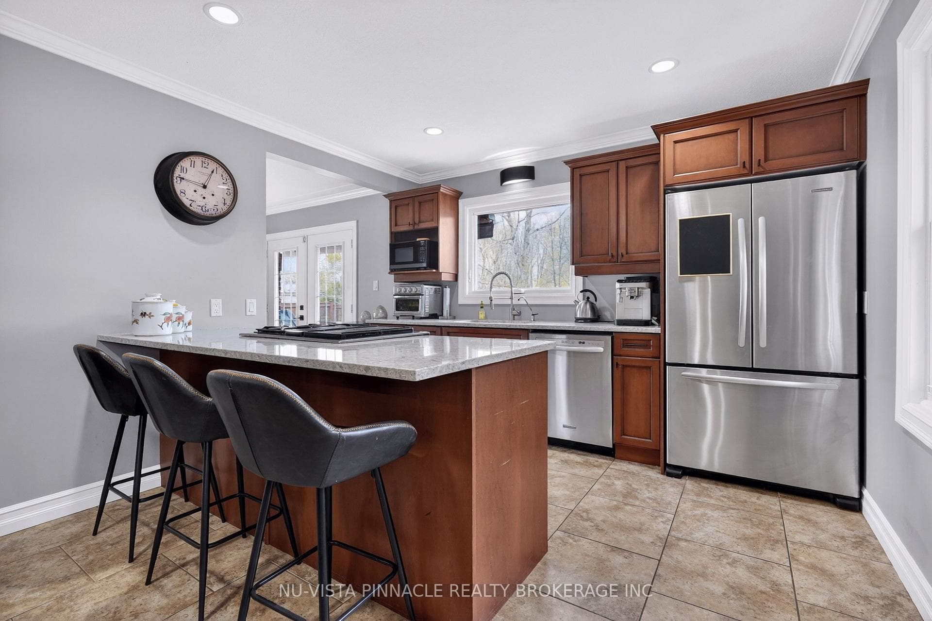 281 Tweedsmuir Avenue photo 9