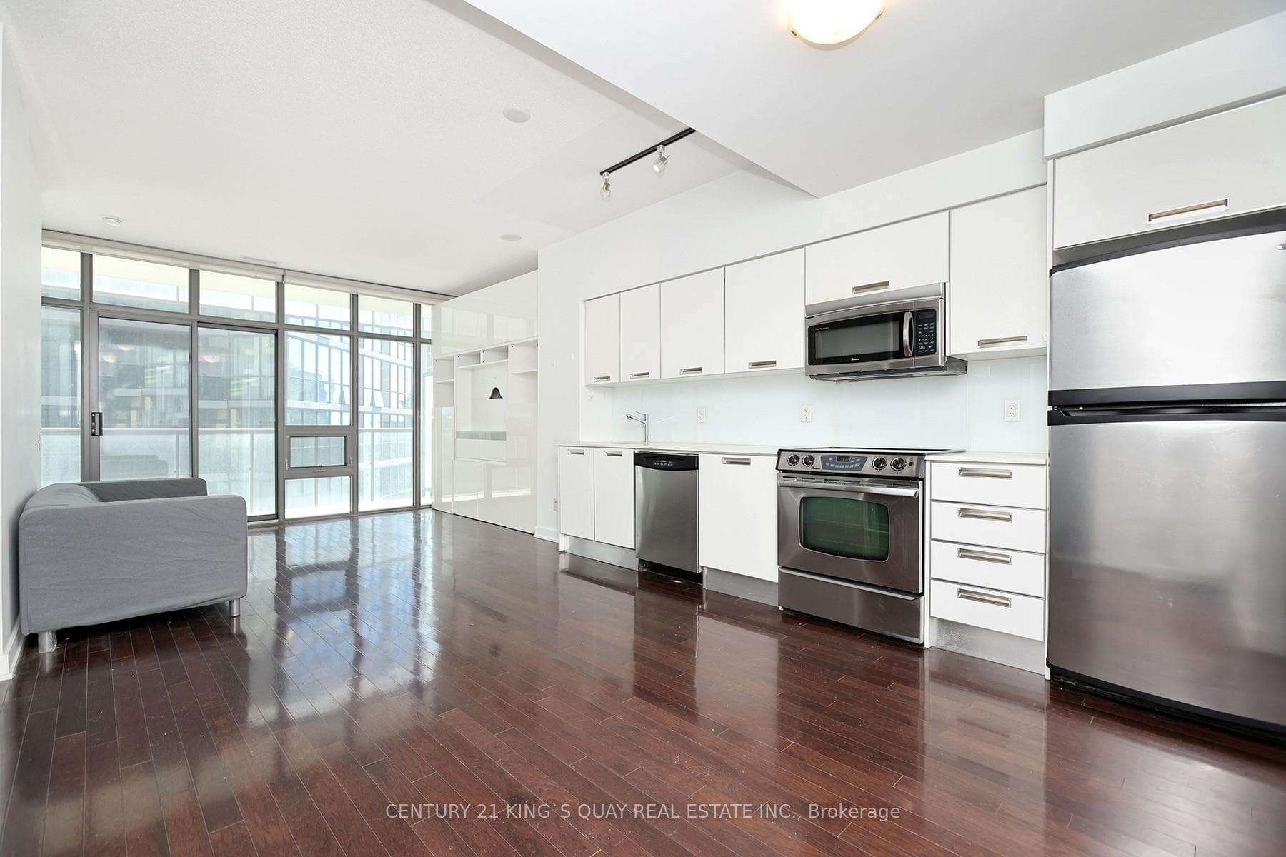 33 Charles Street Unit 1401 photo 4