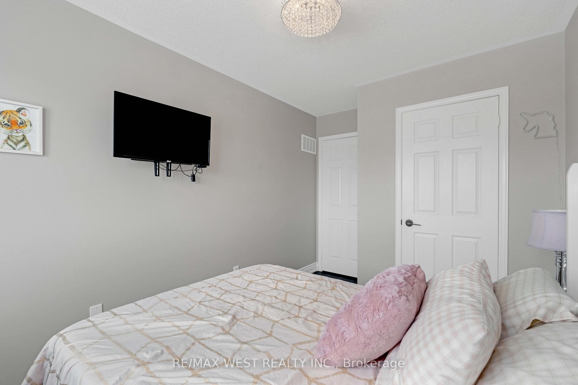 101 Cedargrove Road photo 32