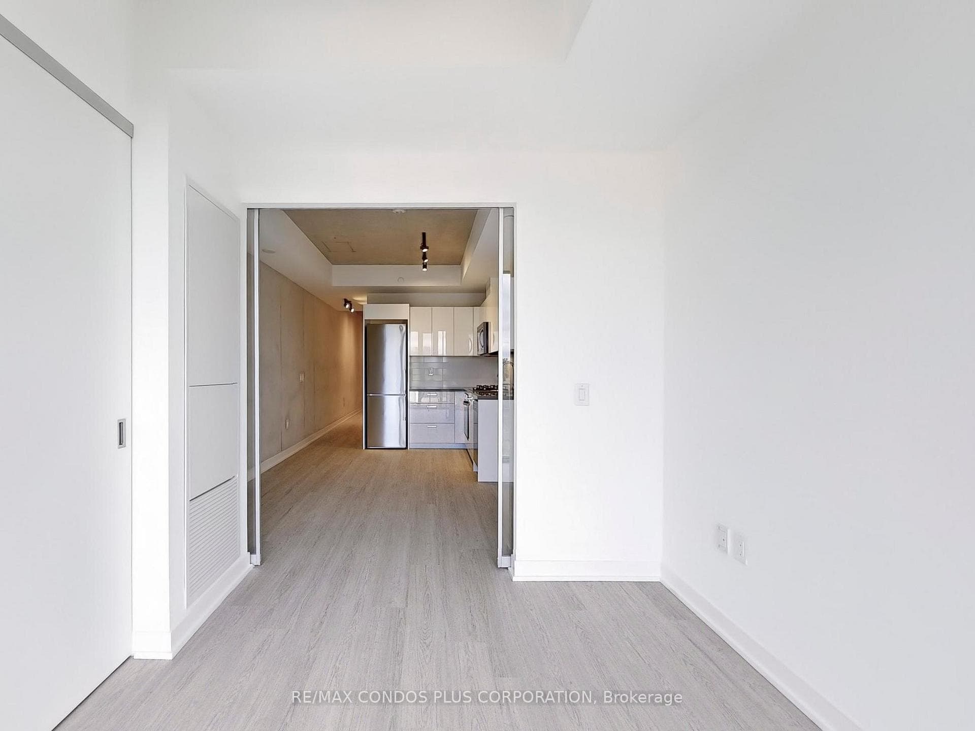 195 McCaul Street Unit 420 photo 21