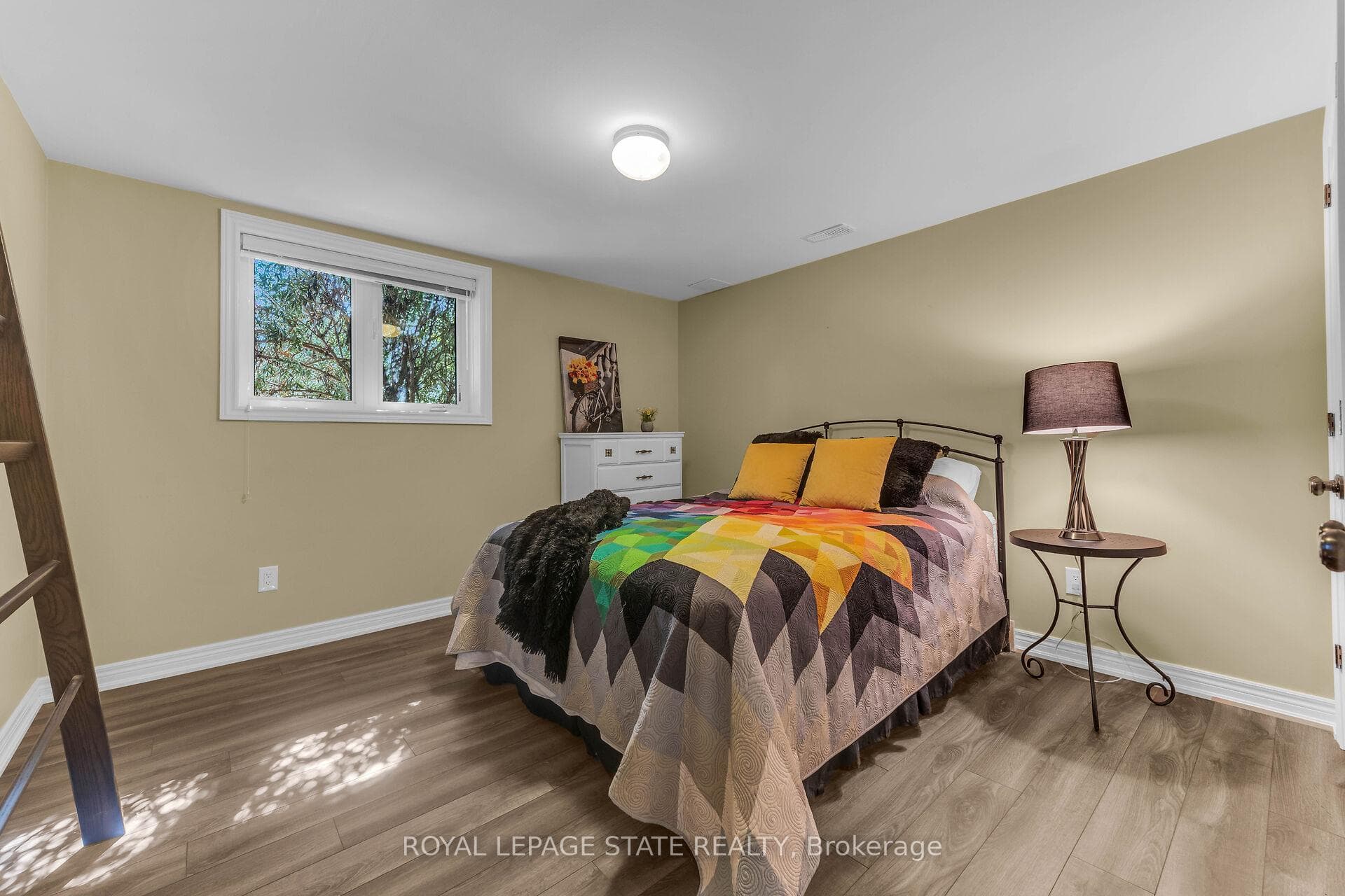 4041 Bush Crescent photo 29