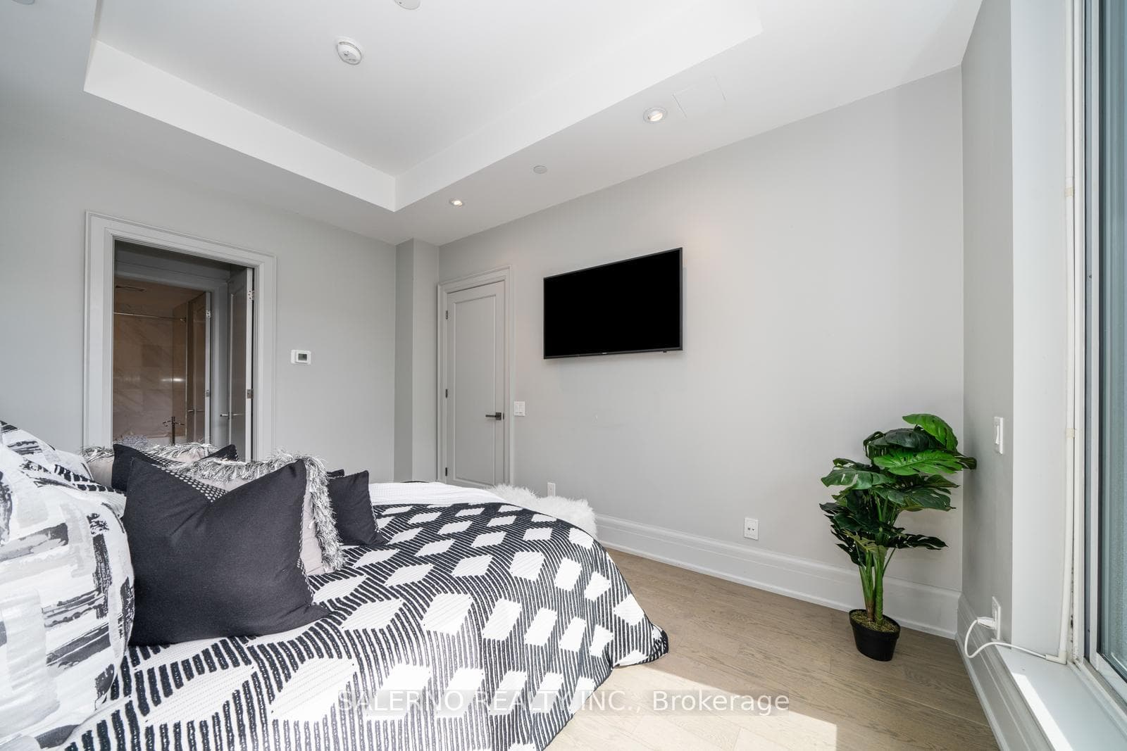 181 Davenport Road Unit 201 photo 29