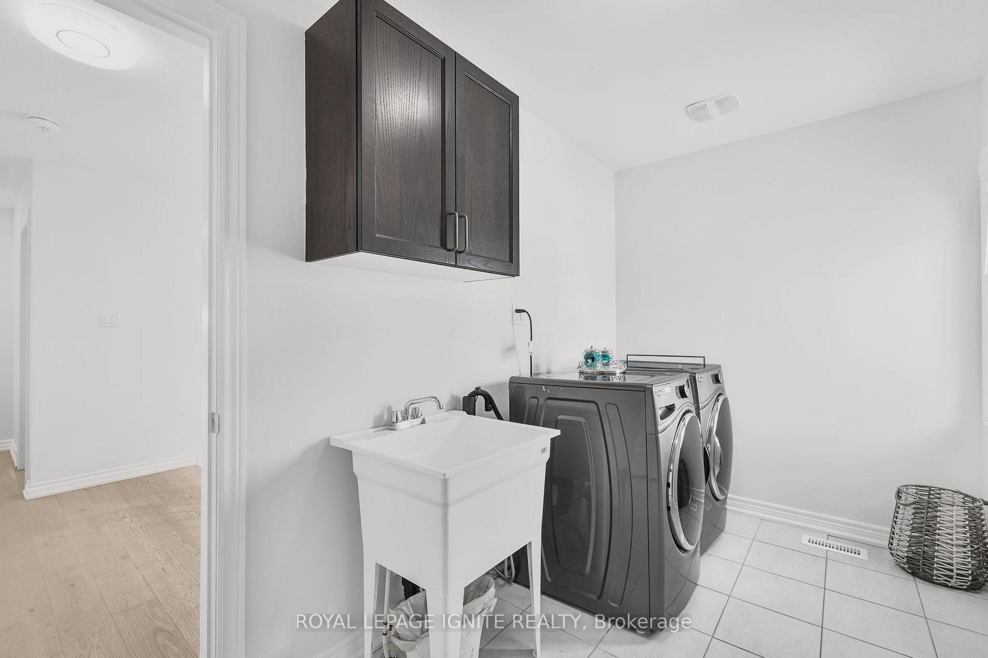 139 Fred Jackman Avenue photo 36