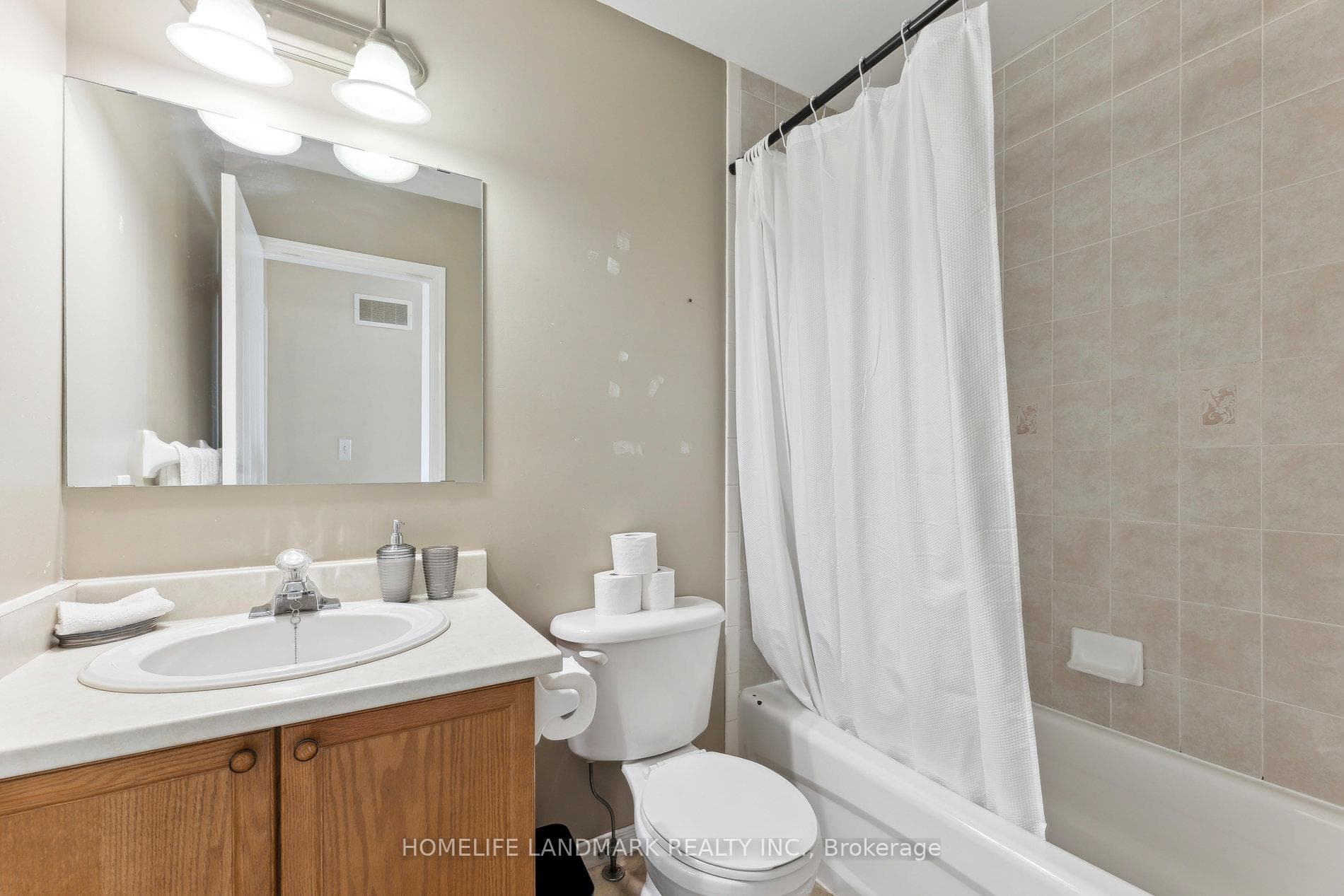 80 Mcfeeters Crescent photo 22