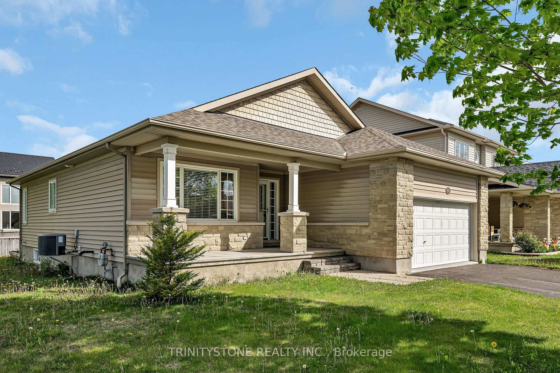 90 Sinclair Avenue photo 2