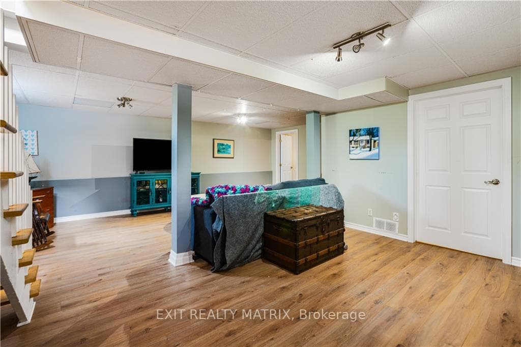 926 GHISLAIN Street photo 24