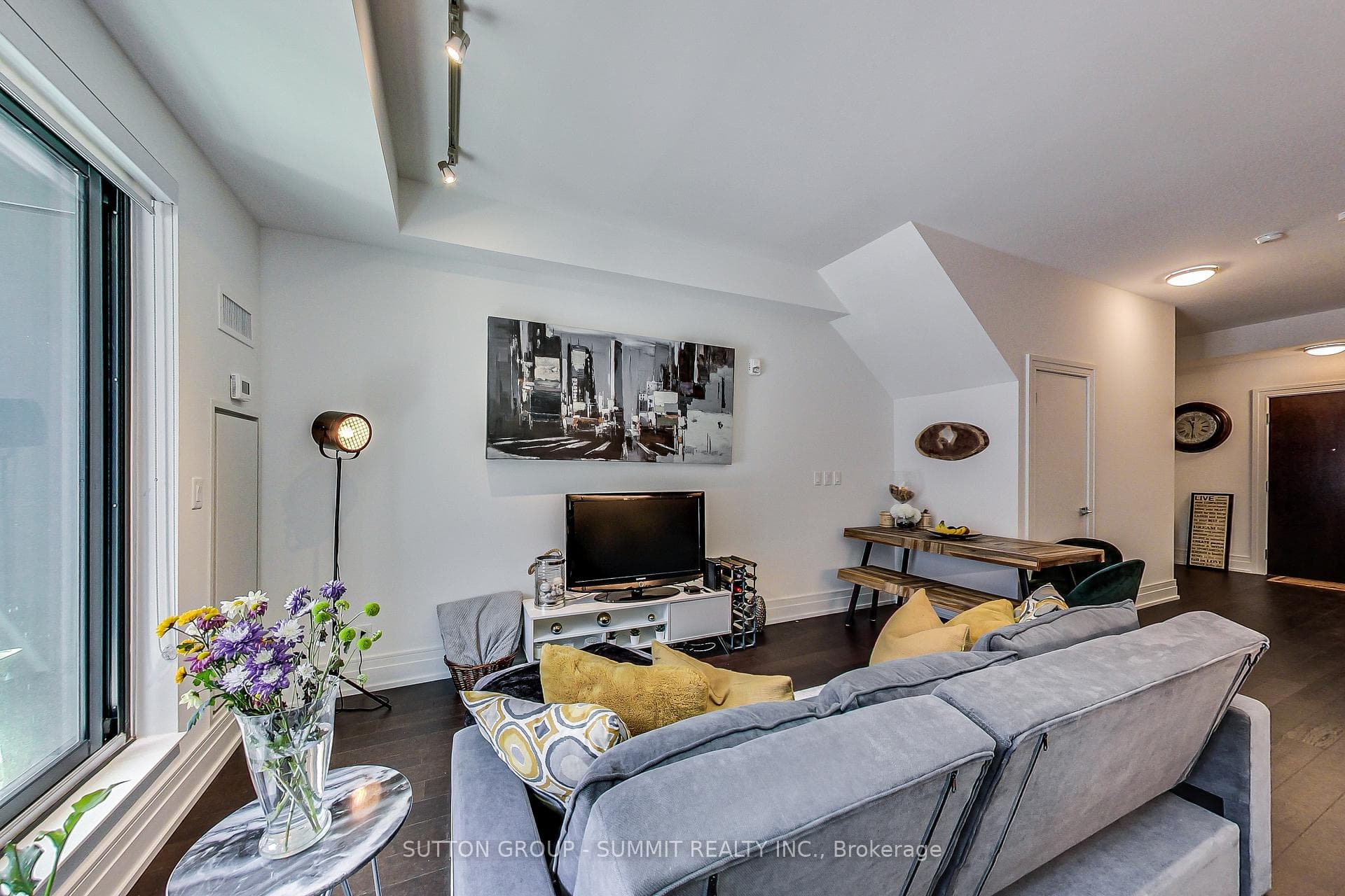 90 Niagara Street Unit 110 photo 6