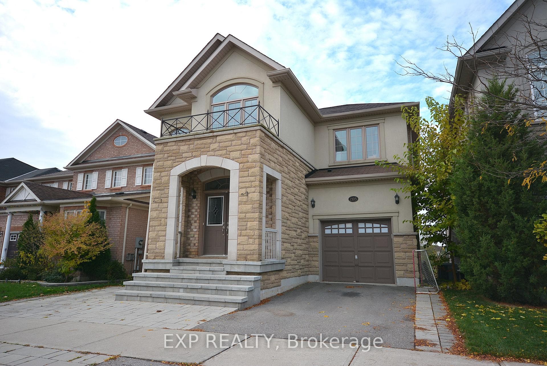 2105 Falling Green Drive photo 1