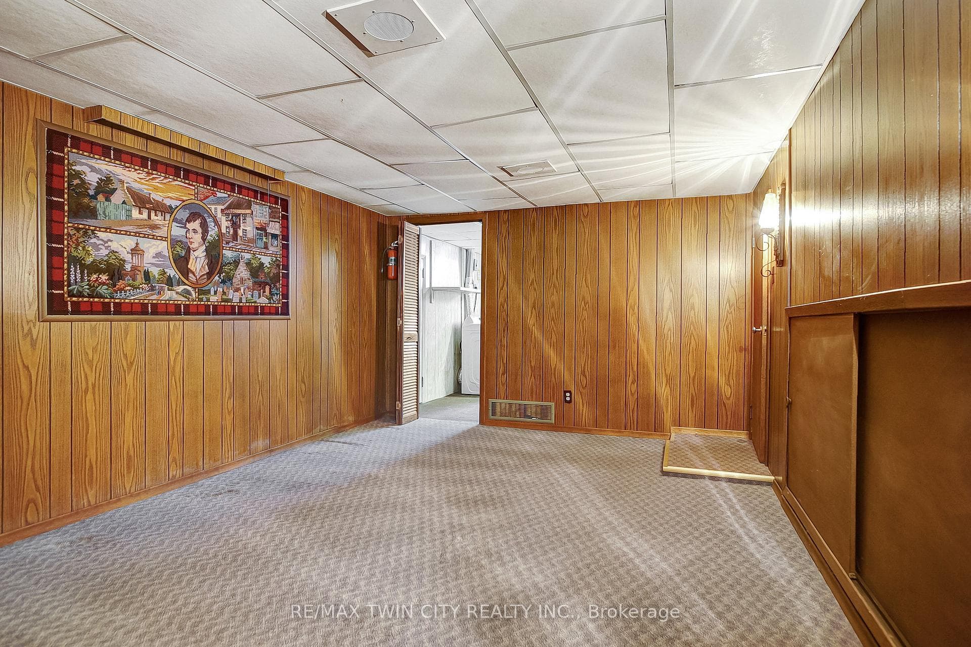70 Christopher Drive photo 26