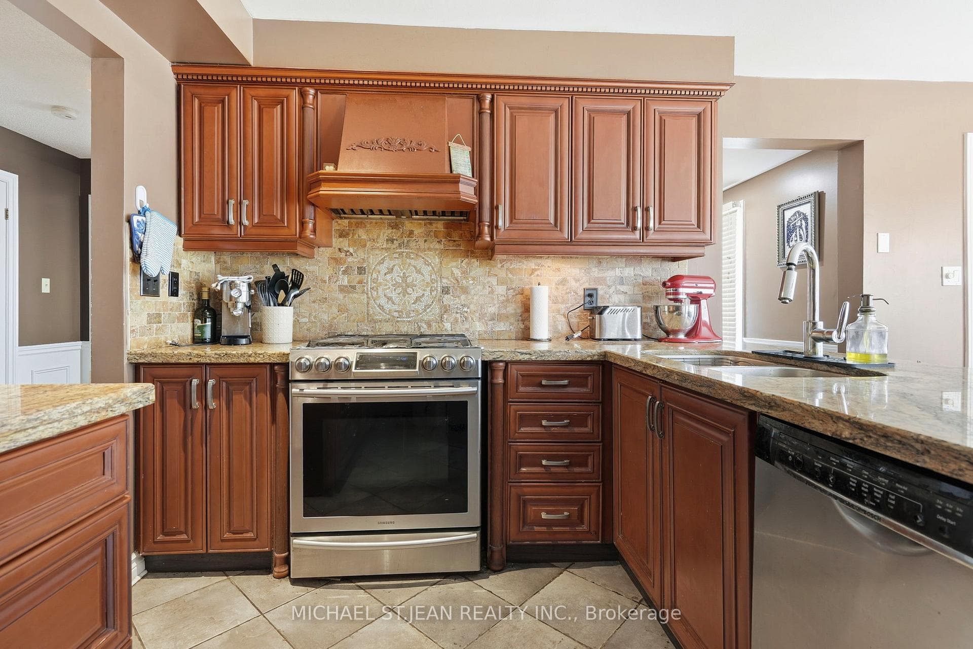 55 Woodside Square photo 12