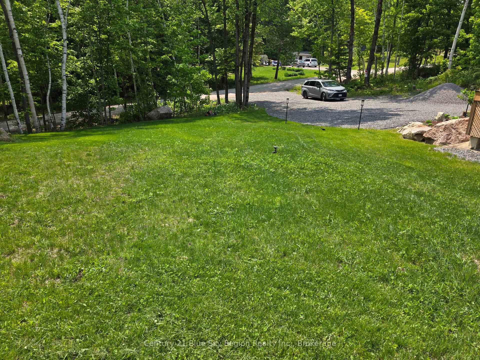 104 GREENWOOD Drive photo 4