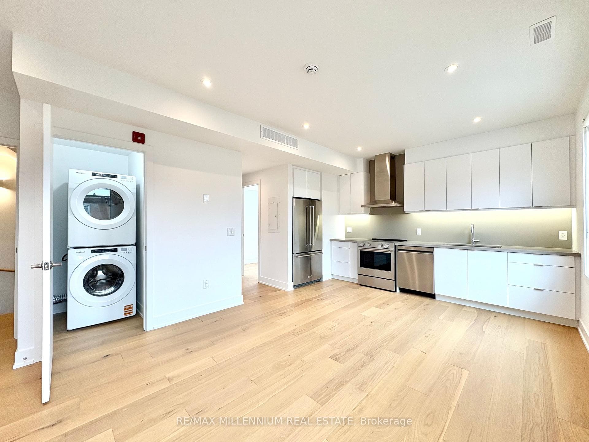 155 Dovercourt #4 Avenue photo 2