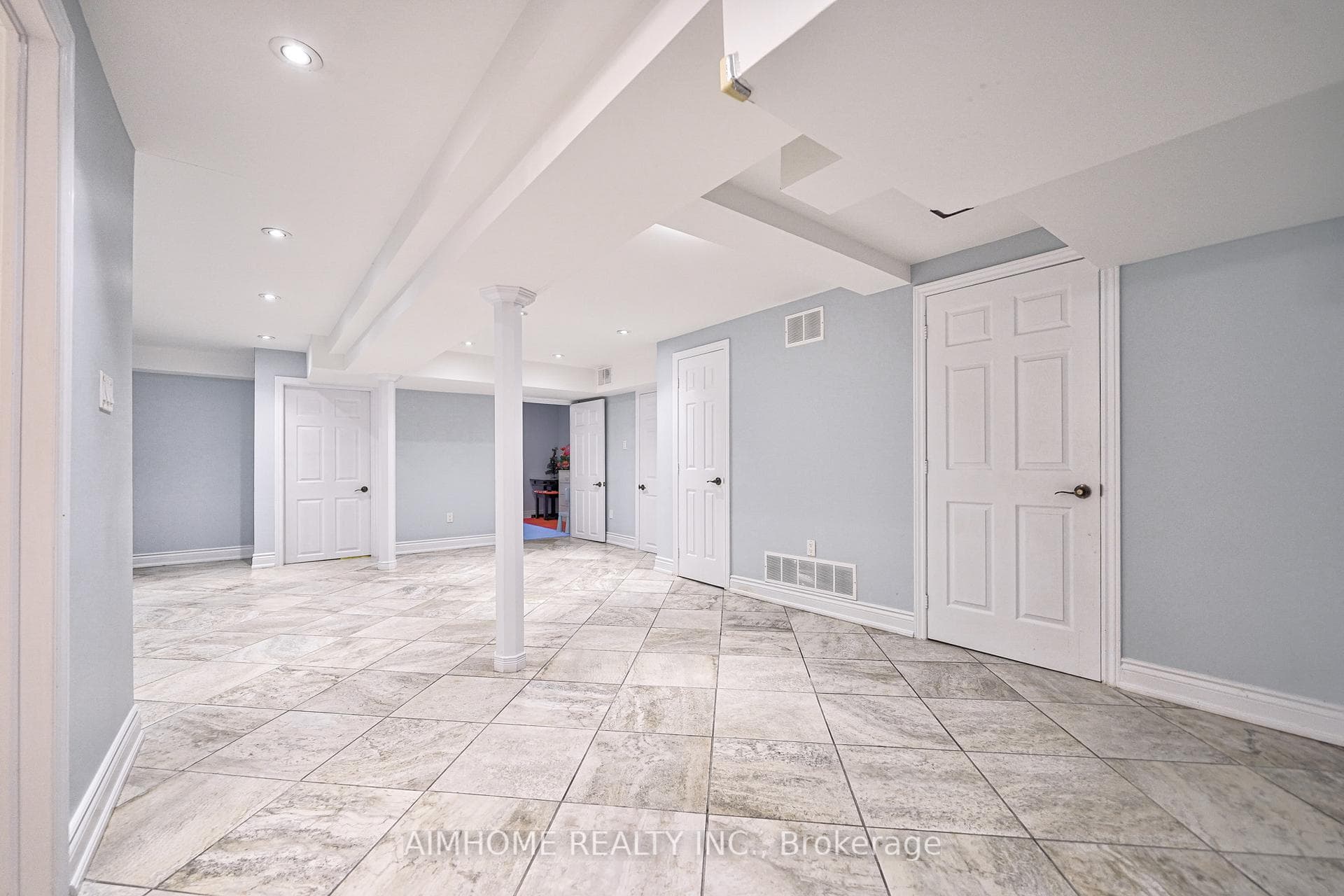 51 Lucien Street photo 34
