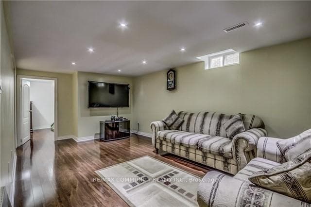 69 Tangmere Crescent photo 2
