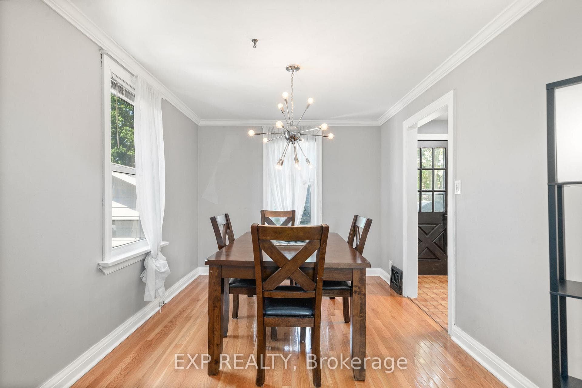 16 Lewis Street photo 10